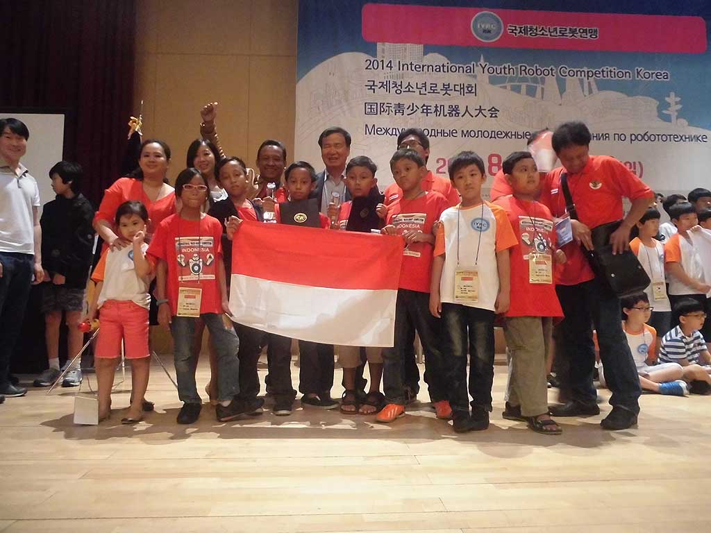 15082014 juara robot 002