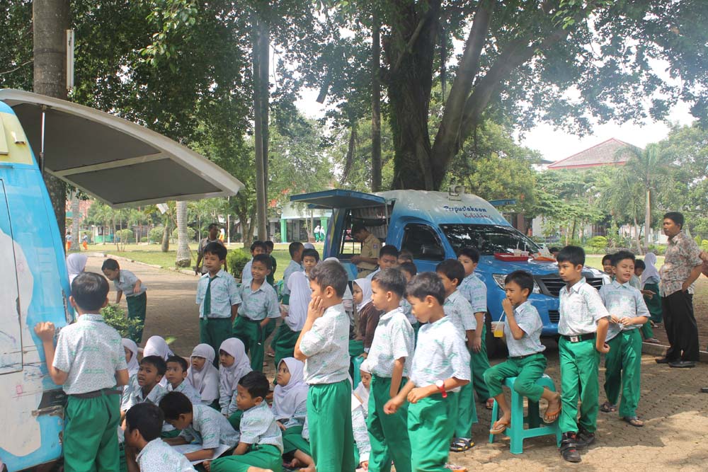 1811204 perpuskeliling